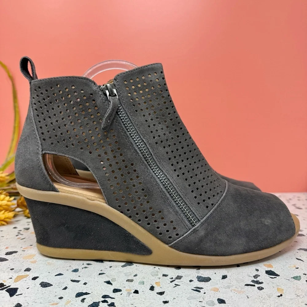 Earth Origins Cosmos Gray Suede Women’s Wedge Double Zip Peep Toe Booties Sz 12 - Picture 5 of 13